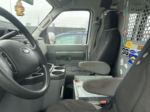 Used 2014 Ford E-250 and Econoline 250 w/ Power Group image 18