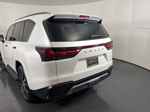 Certified 2024 Lexus LX 600 4WD w/ Luxury Package image 9