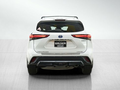 Used 2023 Toyota Highlander Limited image 4