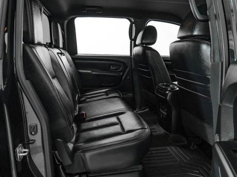 Used 2019 Nissan Titan SL w/ Midnight Edition image 34