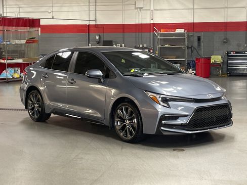 Used 2026 Toyota Corolla SE FWD image 2