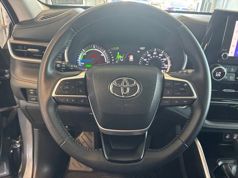 Used 2024 Toyota Highlander XLE AWD/4WD image 20