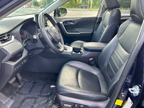 Used 2021 Toyota RAV4 XLE Premium AWD/4WD image 9