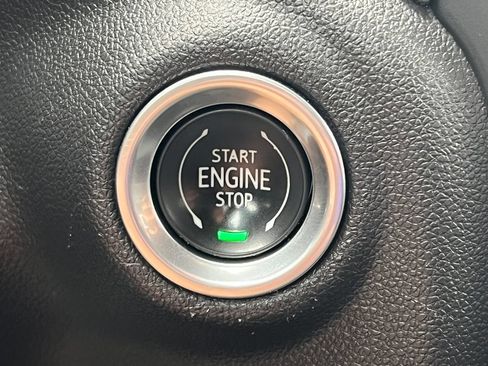 Used 2022 Chevrolet Silverado 1500 LT AWD/4WD image 29
