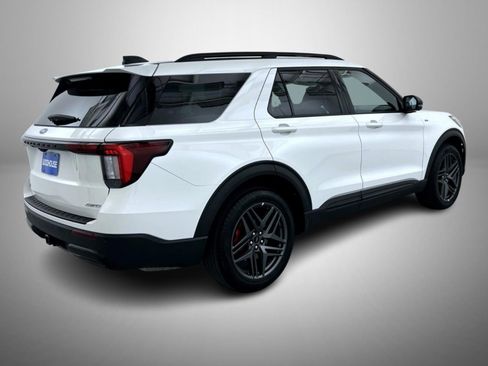 Used 2025 Ford Explorer ST-Line w/ ST-Line Street Pack AWD/4WD image 5