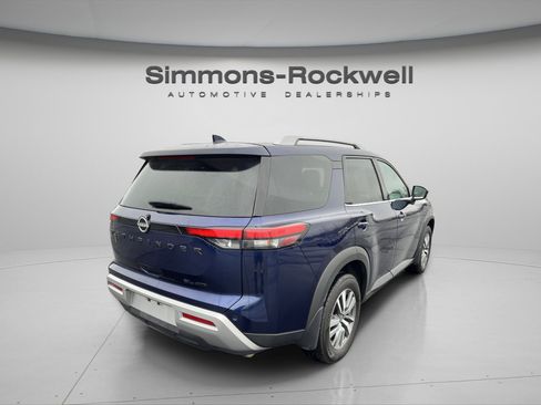 Used 2023 Nissan Pathfinder SL w/ Black Appearance Package AWD/4WD image 7
