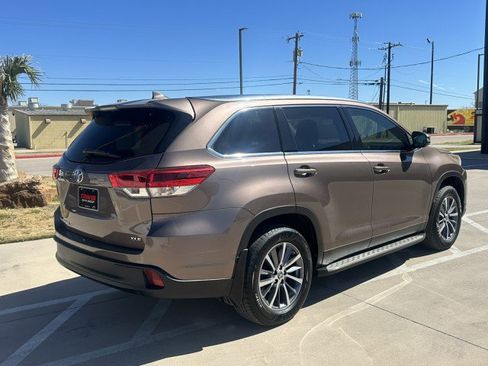 Used 2019 Toyota Highlander XLE image 7