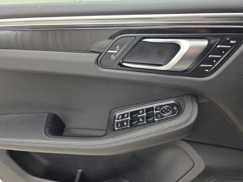 Used 2024 Porsche Macan image 14