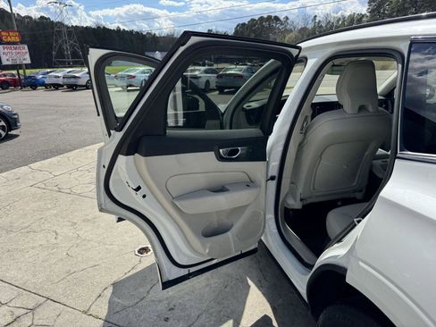 Used 2023 Volvo XC60 B5 Plus image 8