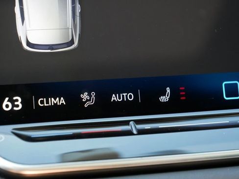Certified 2025 Volkswagen Tiguan SE AWD/4WD image 31