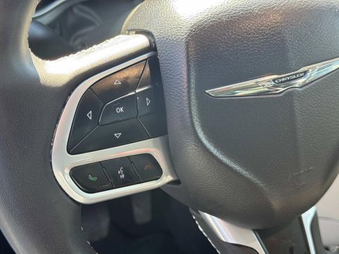 Used 2024 Chrysler Pacifica Touring-L FWD image 33