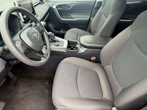 Used 2025 Toyota RAV4 LE AWD/4WD image 5