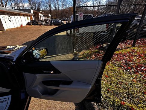 Used 2016 Honda Accord EX-L image 32