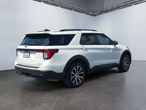 Used 2025 Ford Explorer ST-Line AWD/4WD image 5