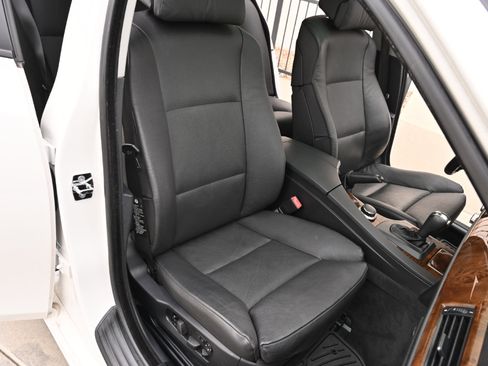 Used 2007 BMW 550i Sedan image 17