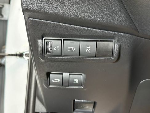 Used 2024 Toyota Corolla Cross AWD Hybrid w/ Convenience Package image 17