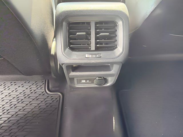 Certified 2024 Volkswagen Tiguan SE R-Line AWD/4WD image 9