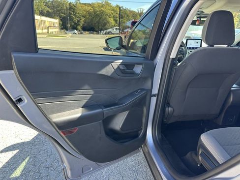 Used 2022 Ford Escape SE image 18