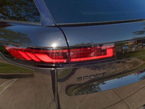 Used 2024 Land Rover Range Rover Sport SE image 12
