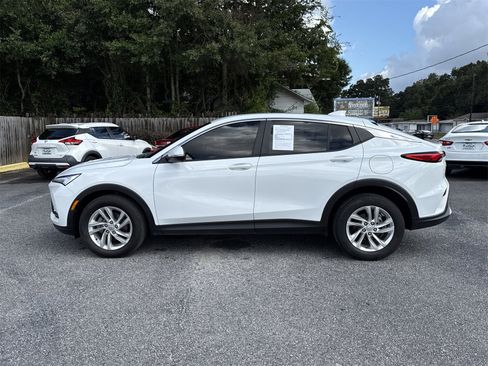 Used 2024 Buick Envista Preferred w/ Advanced Safety Package image 2