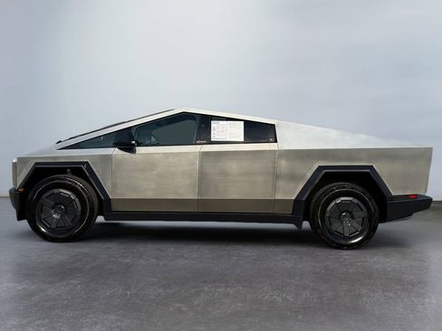 Used 2025 Tesla Cybertruck AWD Crew Cab image 6