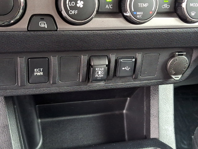 Used 2020 Toyota Tacoma SR5 AWD/4WD image 15