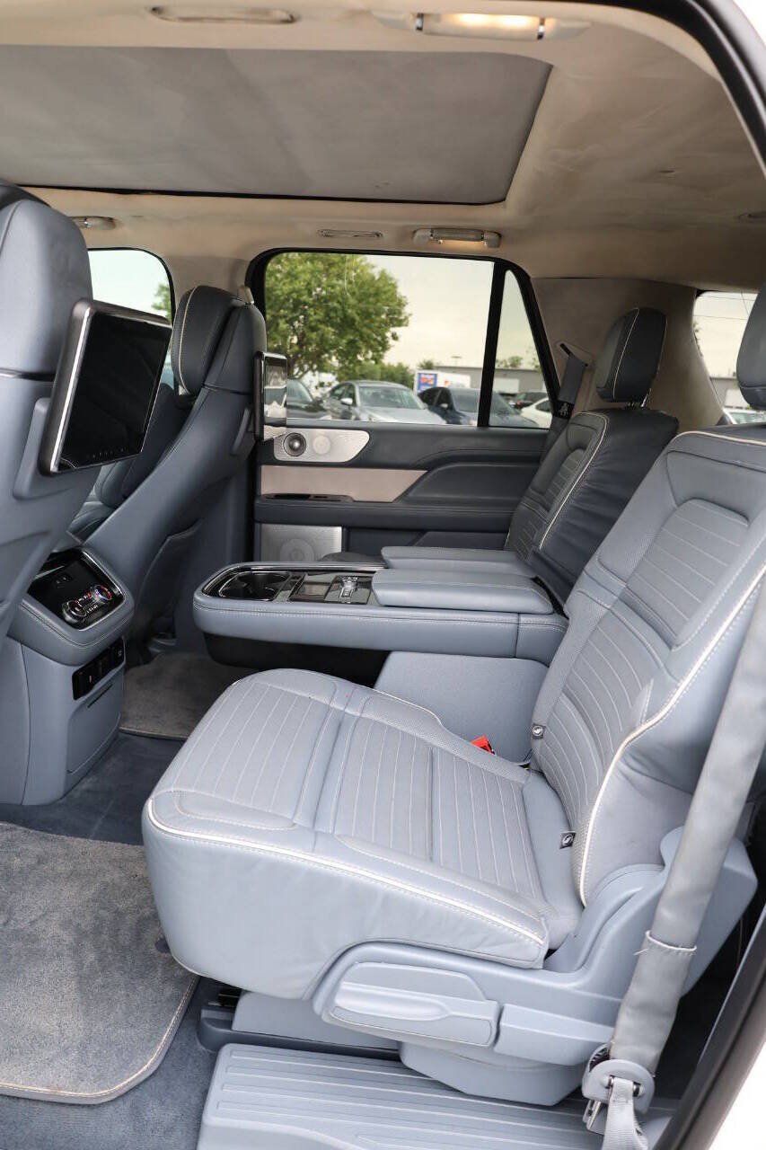 Used 2020 Lincoln Navigator L Black Label w/ Cargo Convenience Package AWD/4WD image 16