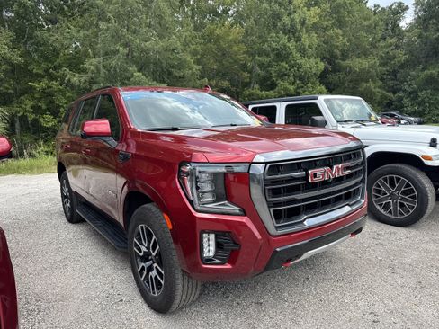 Used 2024 GMC Yukon AT4 w/ Technology Package AWD/4WD image 4