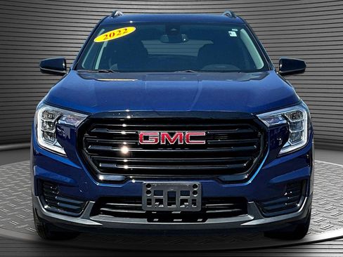 Used 2022 GMC Terrain SLE w/ Driver Convenience Package FWD image 2