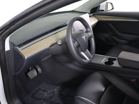 Used 2023 Tesla Model 3 Standard Range image 26