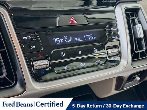 Used 2023 Kia Sorento S image 18