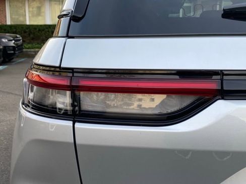 New 2025 Jeep Grand Cherokee Limited w/ Black Appearance Package image 15