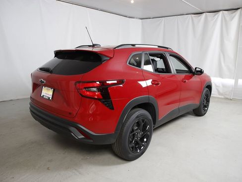 New 2026 Chevrolet Trax LT w/ Sunroof Package FWD image 3