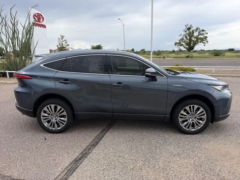 Used 2021 Toyota Venza XLE w/ Softex Package AWD/4WD image 7