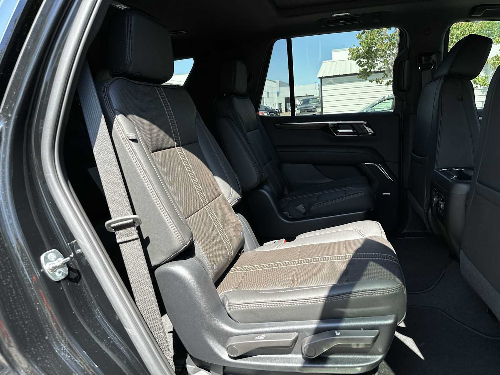 New 2026 Chevrolet Tahoe High Country w/ Sun And Tow Package AWD/4WD image 18