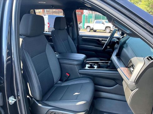 Used 2025 Chevrolet Tahoe LS image 11