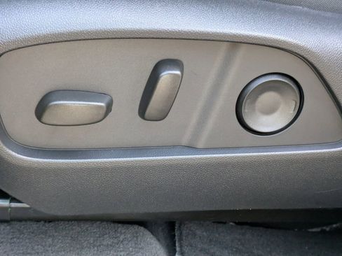 New 2026 Chevrolet Equinox LT w/ Convenience Package II FWD image 22