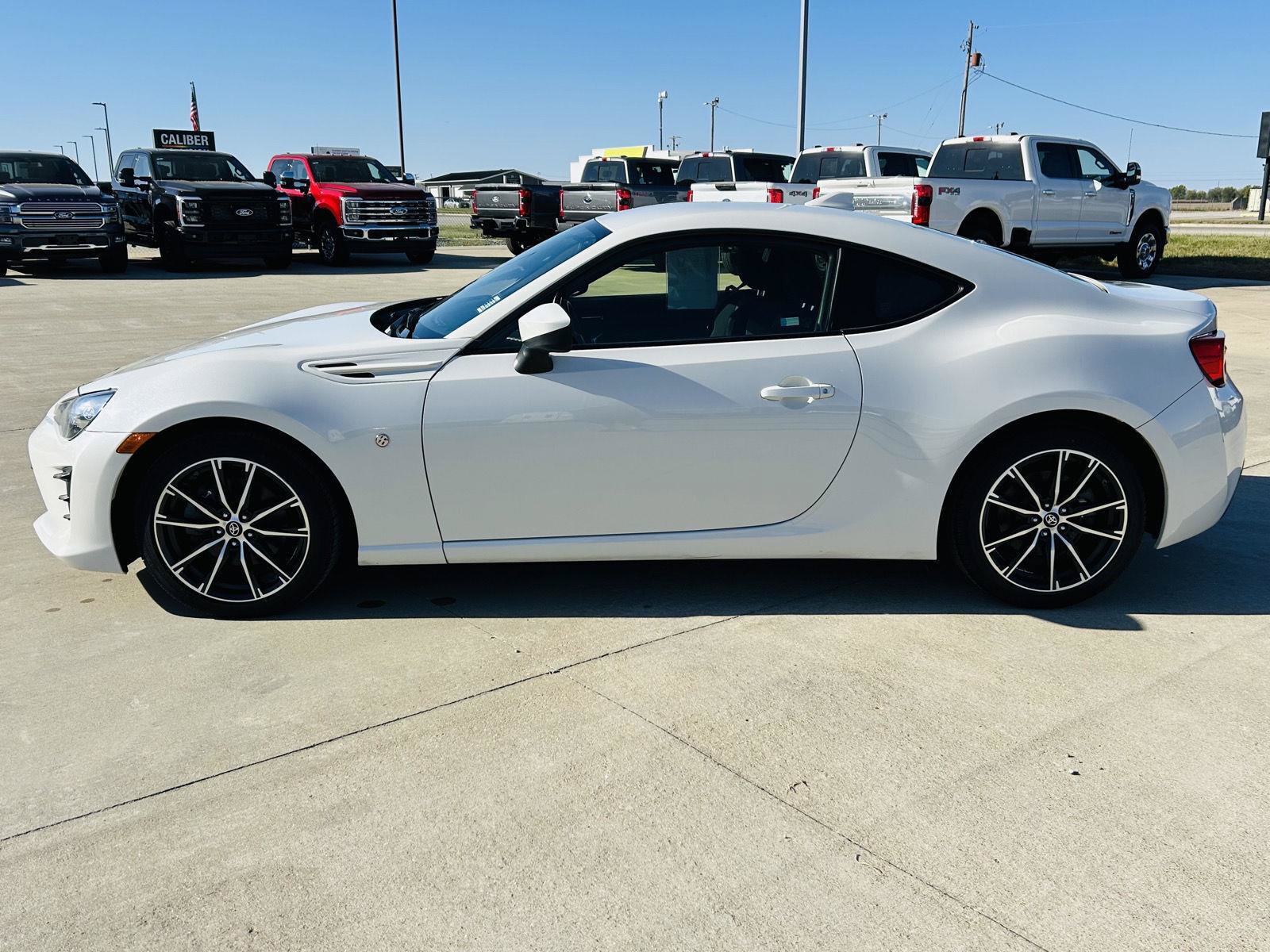 Used 2017 Toyota 86 RWD image 25
