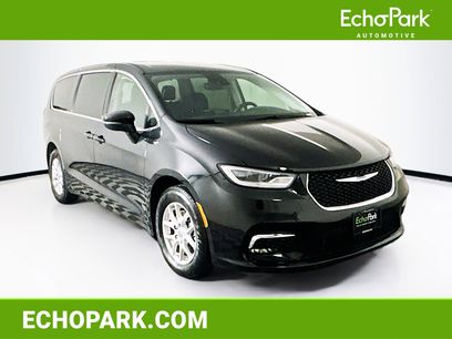 Used 2023 Chrysler Pacifica Touring-L