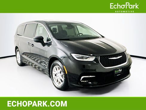Used 2023 Chrysler Pacifica Touring-L image 1