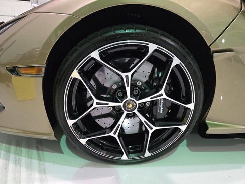 Used 2024 Lamborghini Revuelto AWD/4WD image 31