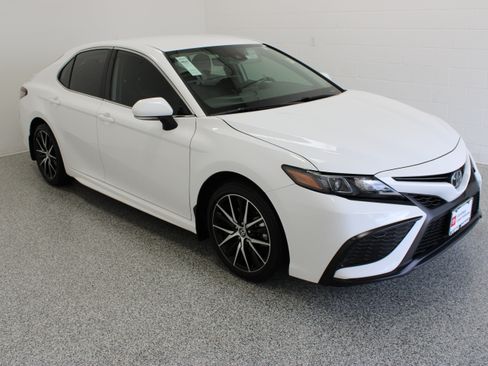 Certified 2024 Toyota Camry SE FWD image 4
