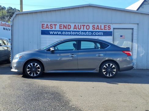 Used 2019 Nissan Sentra SR image 2