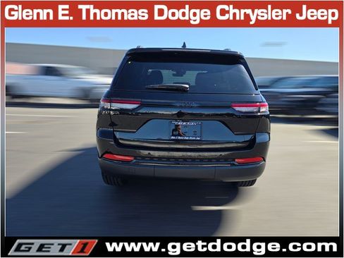 New 2025 Jeep Grand Cherokee Altitude image 5