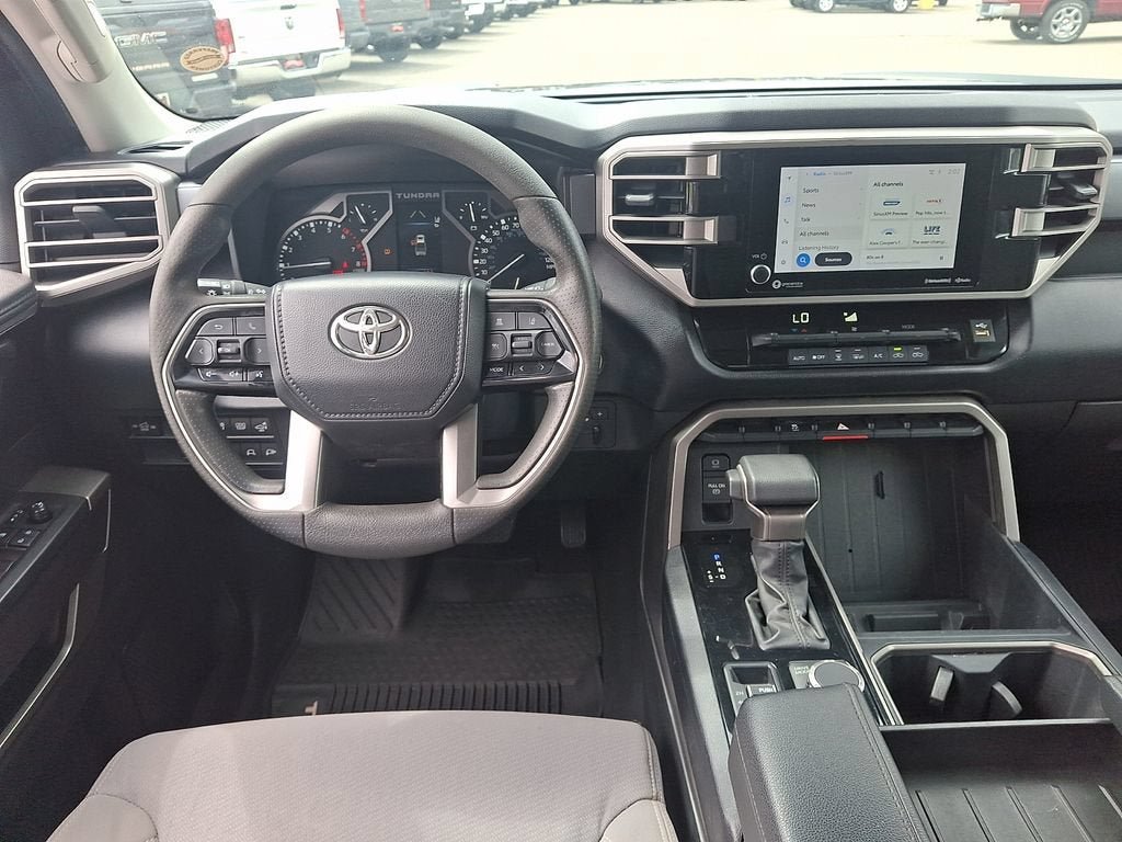 Used 2022 Toyota Tundra SR5 w/ SR5 Convenience Package AWD/4WD image 11