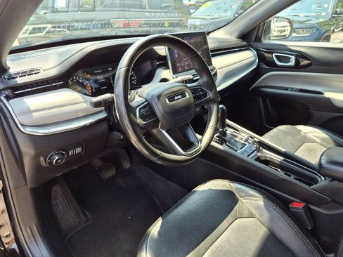 Used 2023 Jeep Compass Limited AWD/4WD image 11