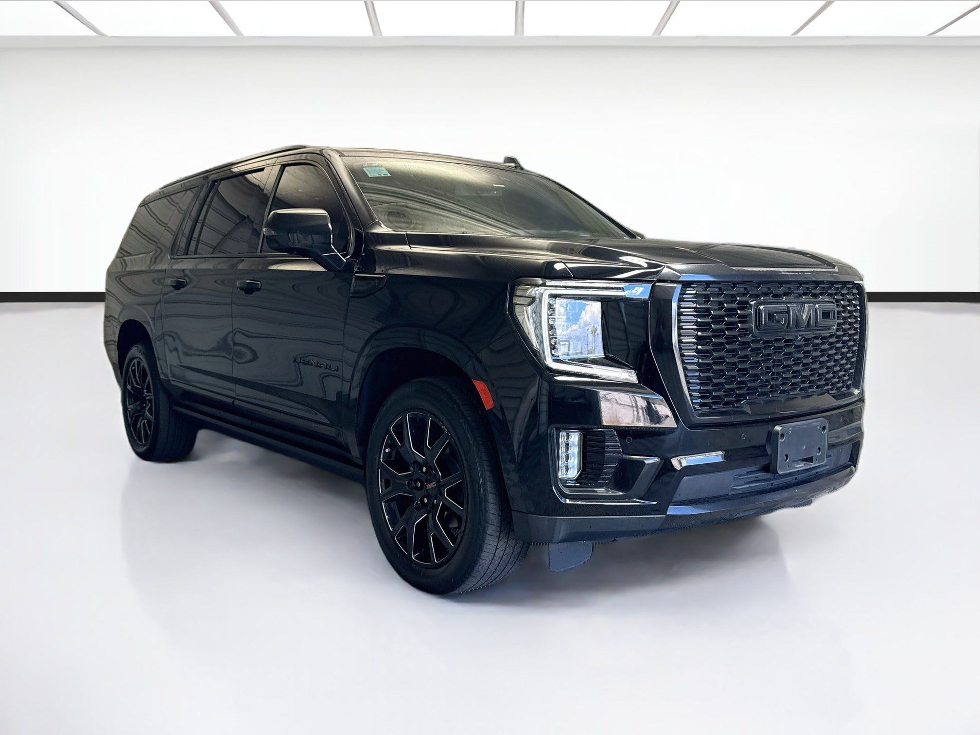 Used 2023 GMC Yukon XL Denali RWD image 3