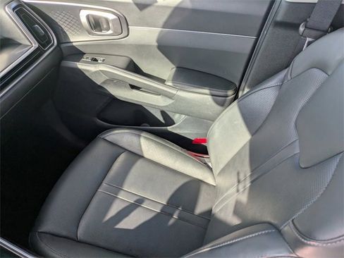 Used 2024 Kia Sorento S image 18