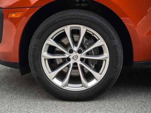 Used 2023 Porsche Macan AWD/4WD image 16