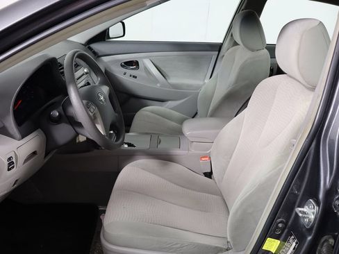 Used 2011 Toyota Camry LE FWD image 13